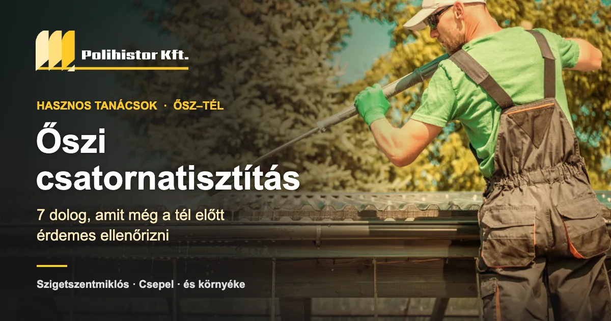 Őszi csatornatisztítás: szakember nagynyomású vízzel tisztítja az ereszcsatornát a tél előtt